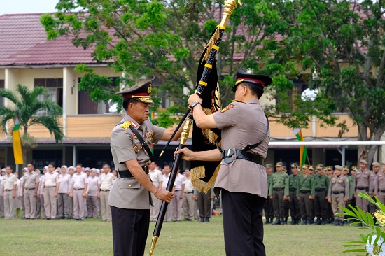 Upacara Farrewel and Welcome Parade Kapolda Riau berlangsung Khidmat